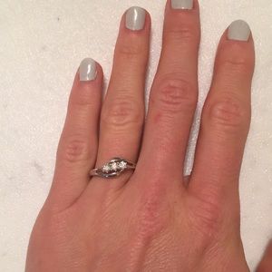 3 stone diamond ring